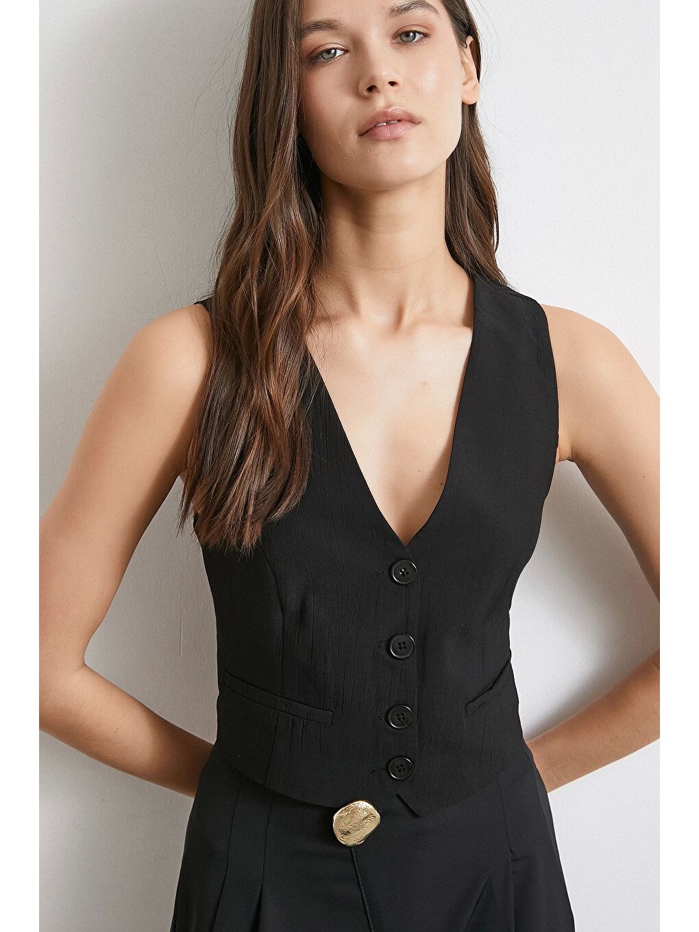 Dört Düğmeli Cep Kapaklı Yelek Siyah-2