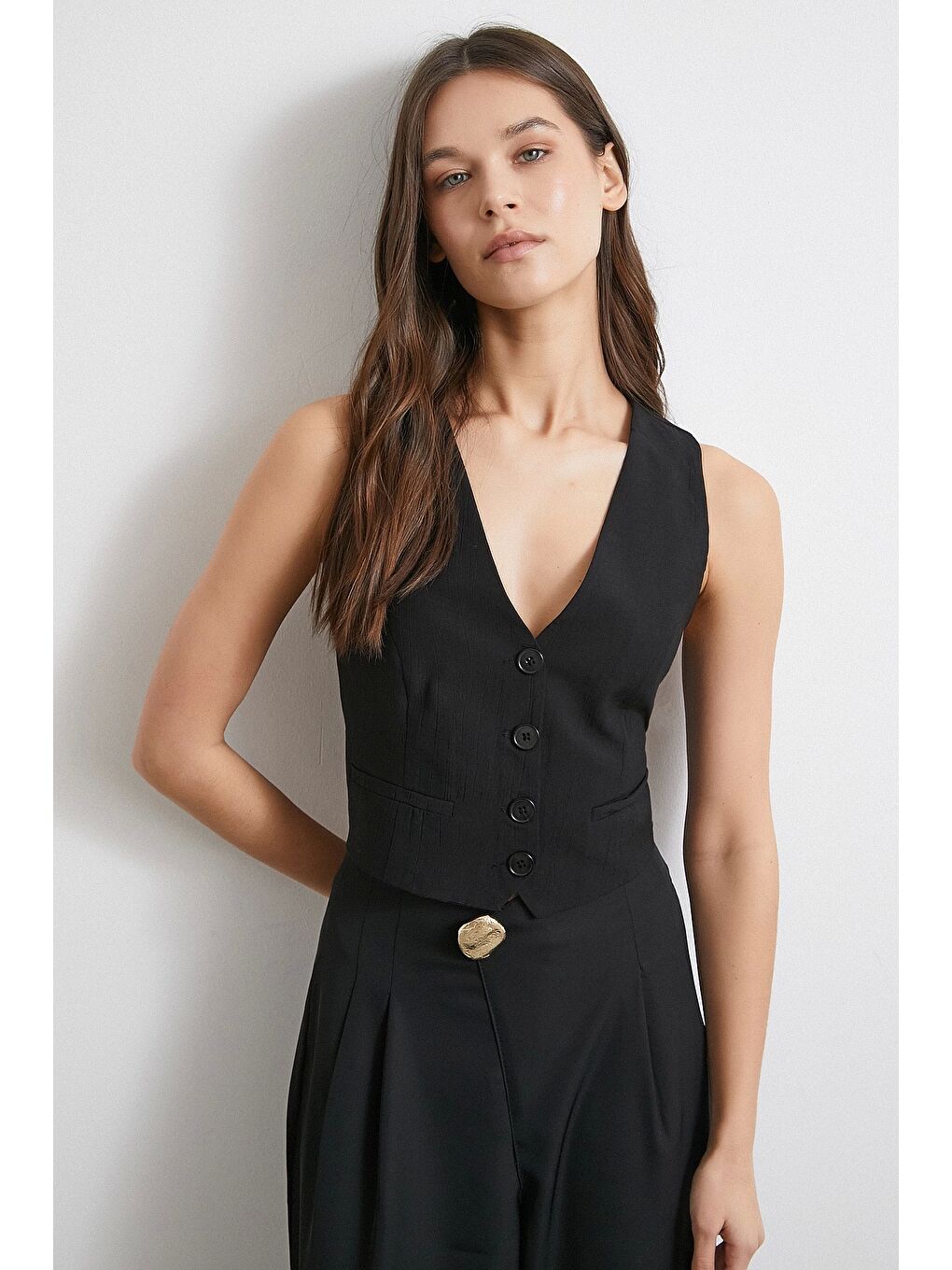 Dört Düğmeli Cep Kapaklı Yelek Siyah-3