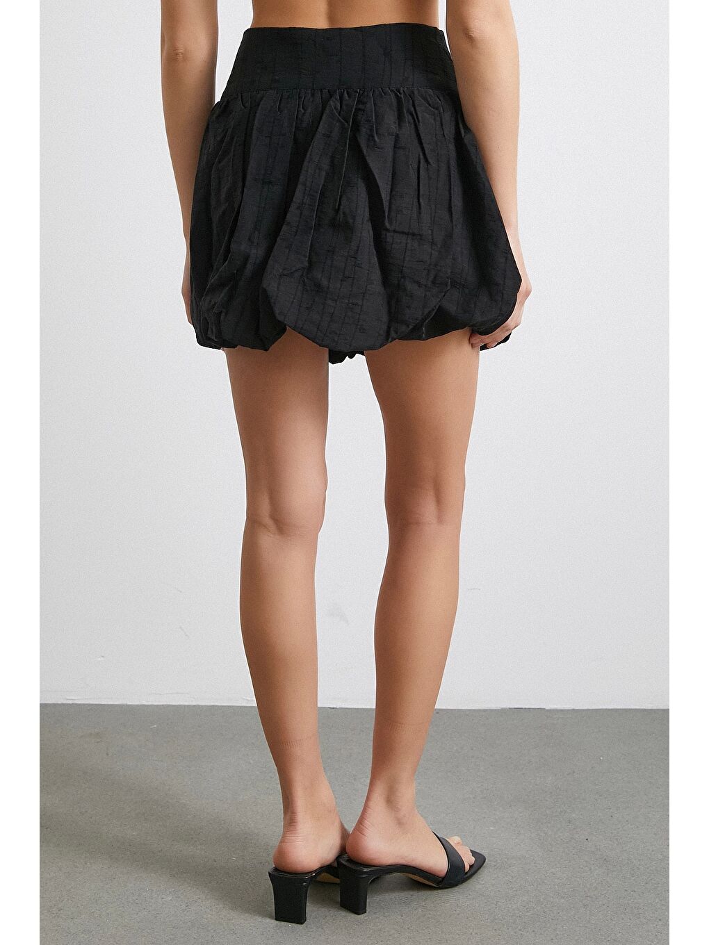 Astarlı Balon Etek Siyah-5