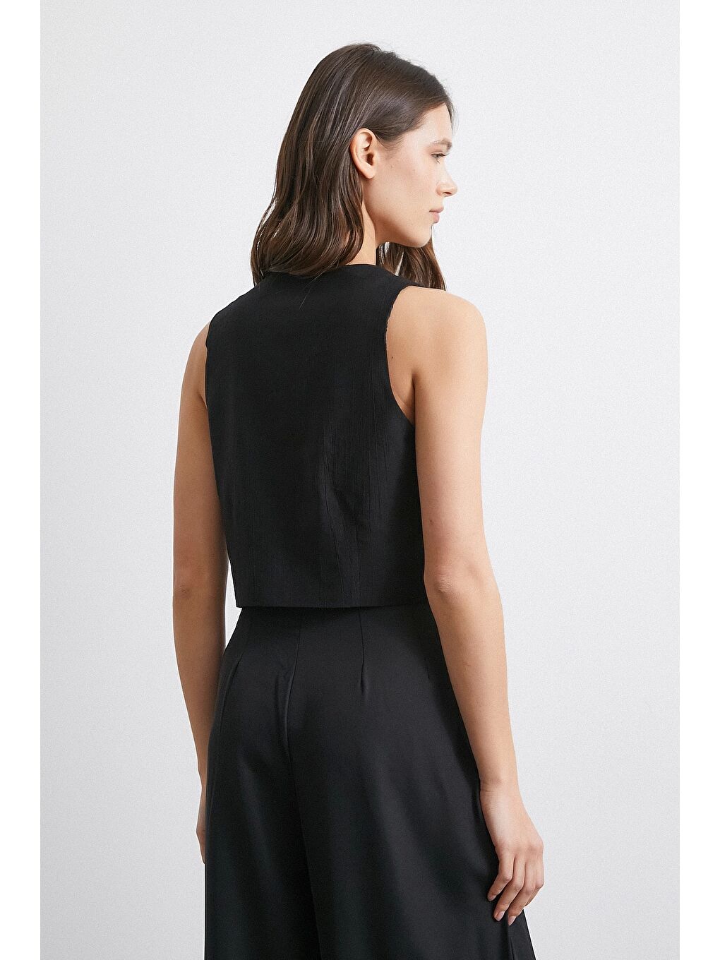 Dört Düğmeli Cep Kapaklı Yelek Siyah-5