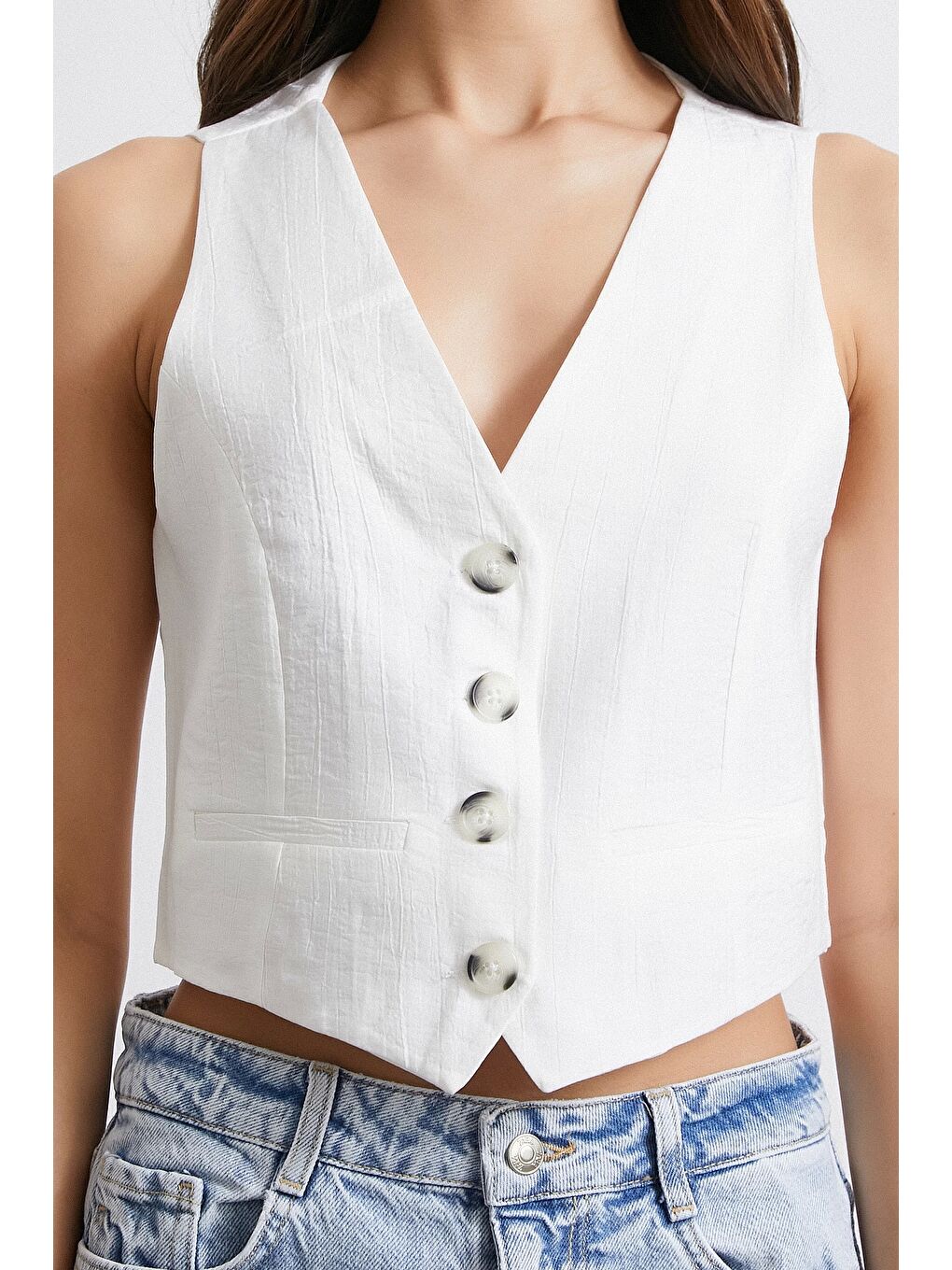 Dört Düğmeli Cep Kapaklı Yelek Beyaz-4