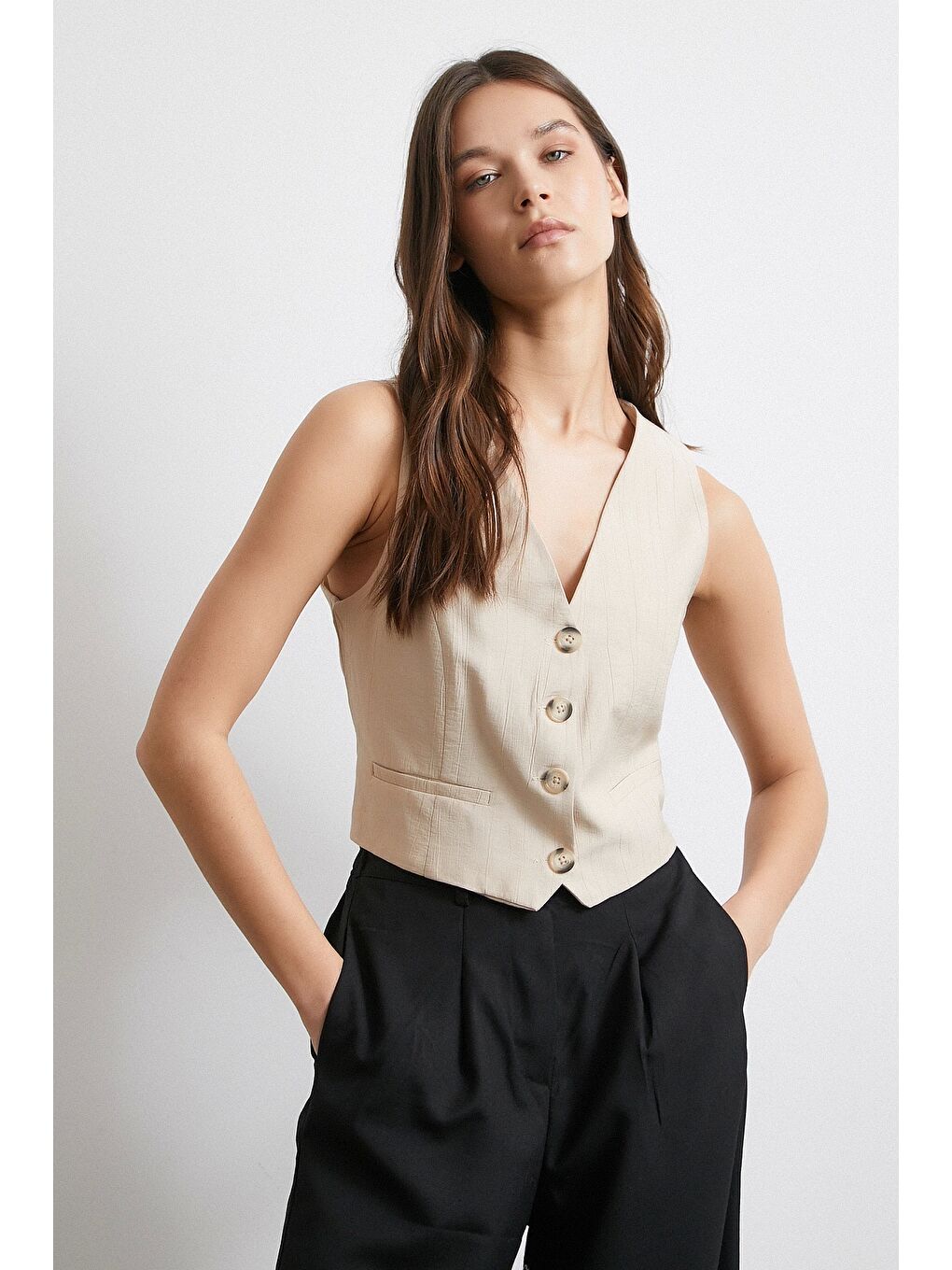 Dört Düğmeli Cep Kapaklı Yelek Bej-2