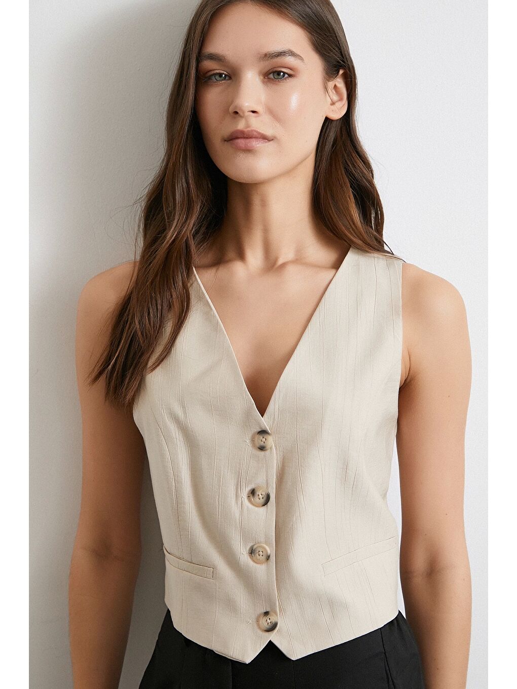 Dört Düğmeli Cep Kapaklı Yelek Bej-3