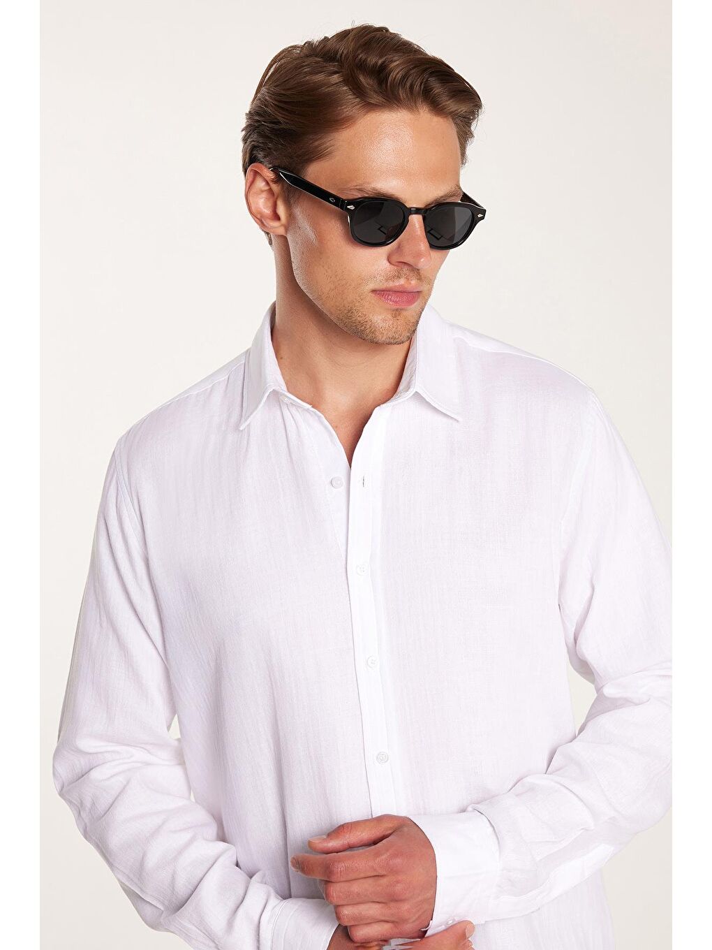 Erkek Slim Fit Dar Kesim Uzun Kollu %100 Pamuk Keten Doku Düz Biyeli Beyaz Gömlek