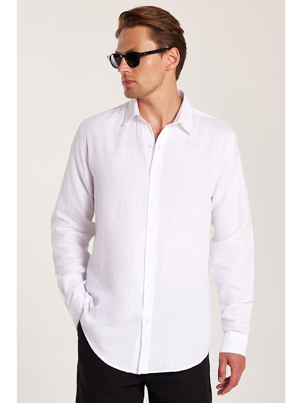Erkek Slim Fit Dar Kesim Uzun Kollu %100 Pamuk Keten Doku Düz Biyeli Beyaz Gömlek-1