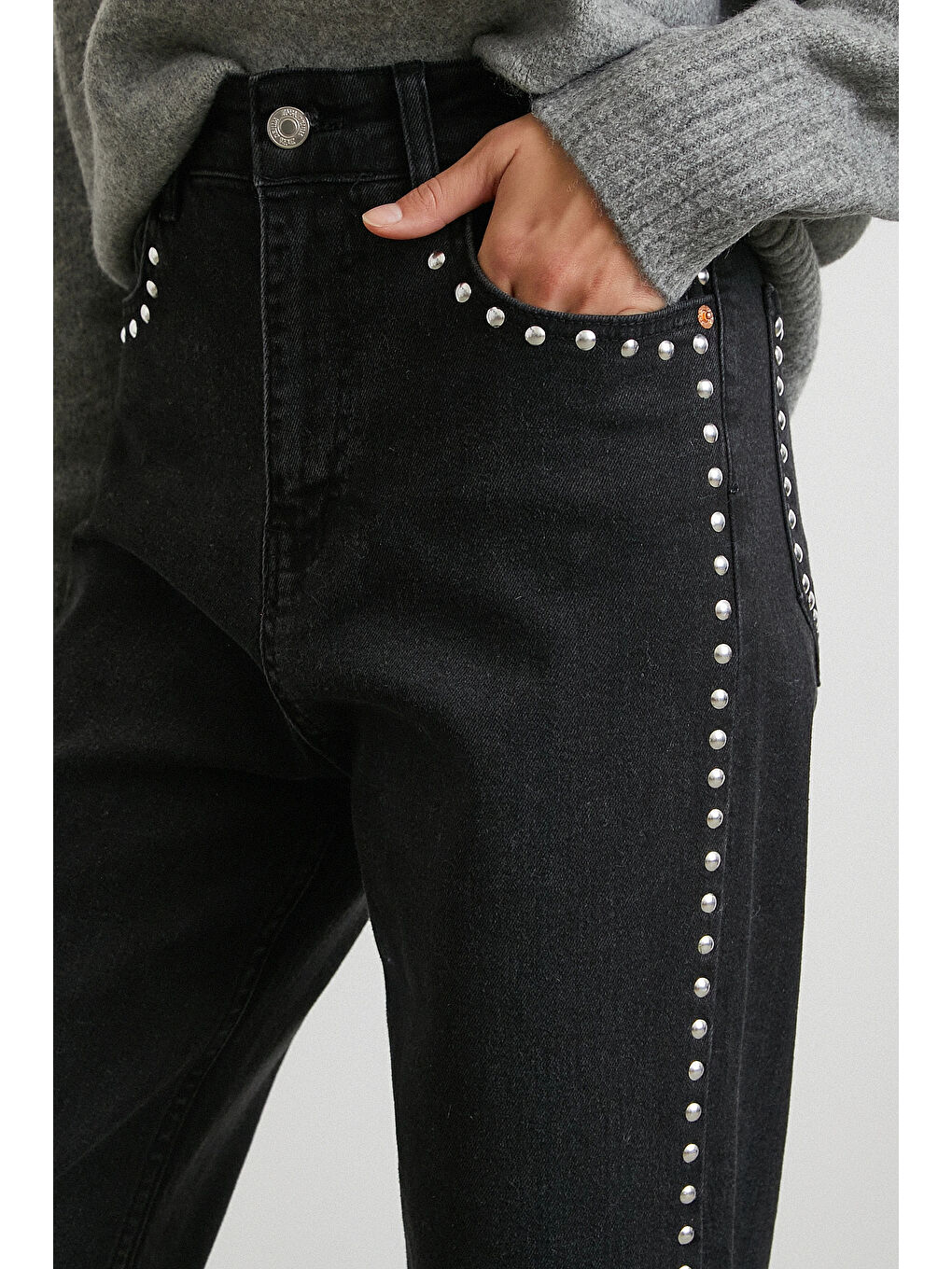 Taş İşlemeli Yüksek Bel Kesik Paça Jean Siyah-4