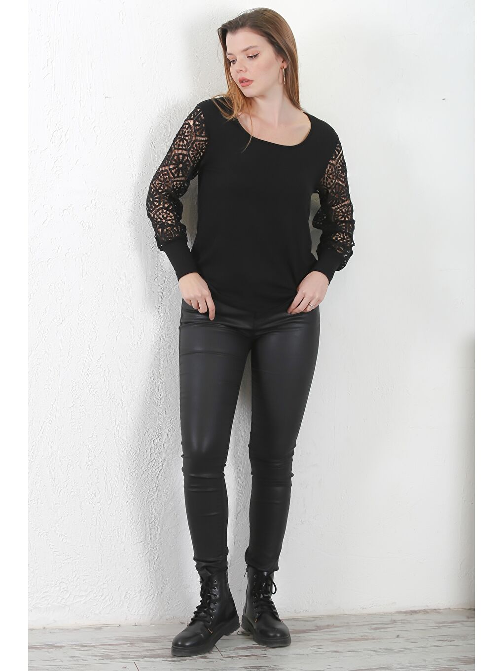 Siyah Havuz Yaka Dantelli Balon Kol Casual Örme Bluz-5