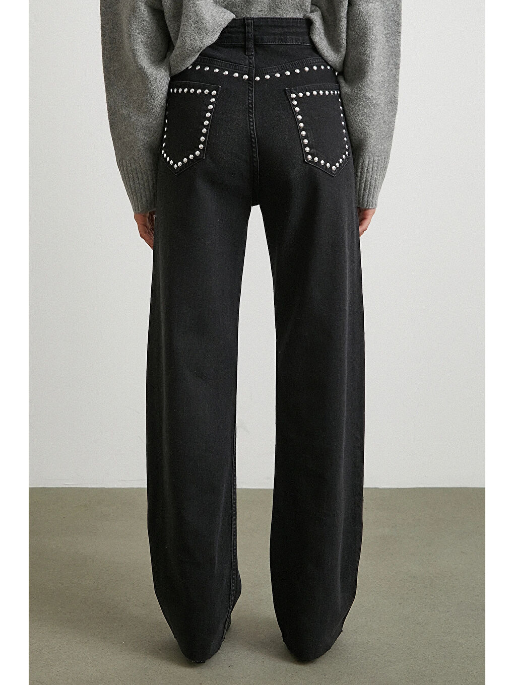 Taş İşlemeli Yüksek Bel Kesik Paça Jean Siyah-5