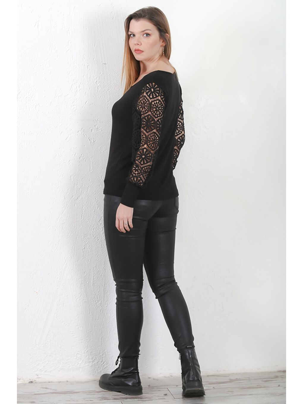 Siyah Havuz Yaka Dantelli Balon Kol Casual Örme Bluz-7