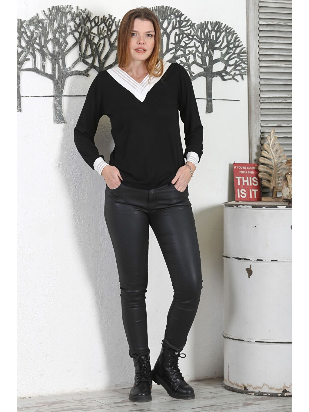 Siyah-Beyaz V Yaka Manşetli Kollu Triko Garnili Casual Örme Bluz-6