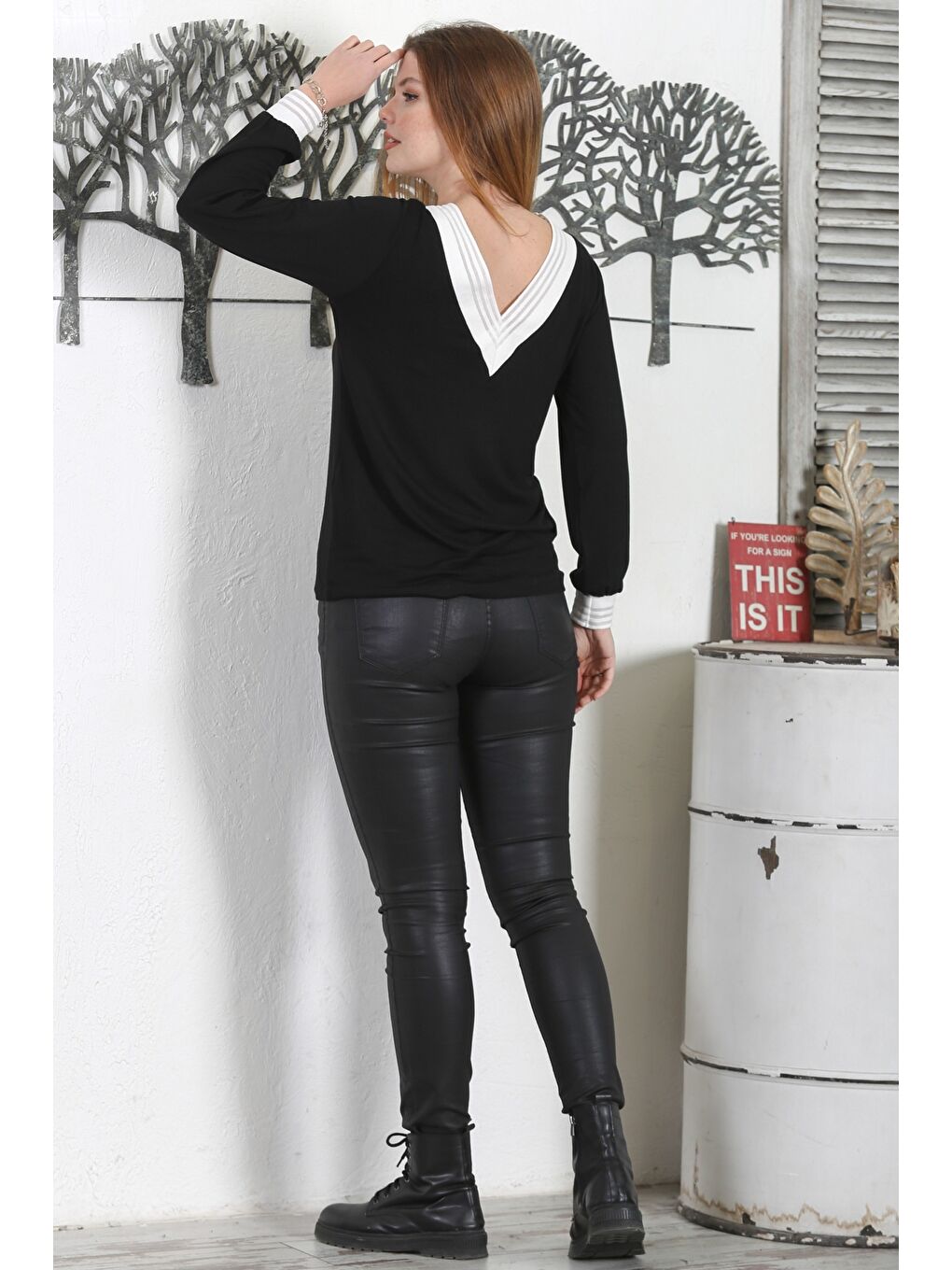 Siyah-Beyaz V Yaka Manşetli Kollu Triko Garnili Casual Örme Bluz-7