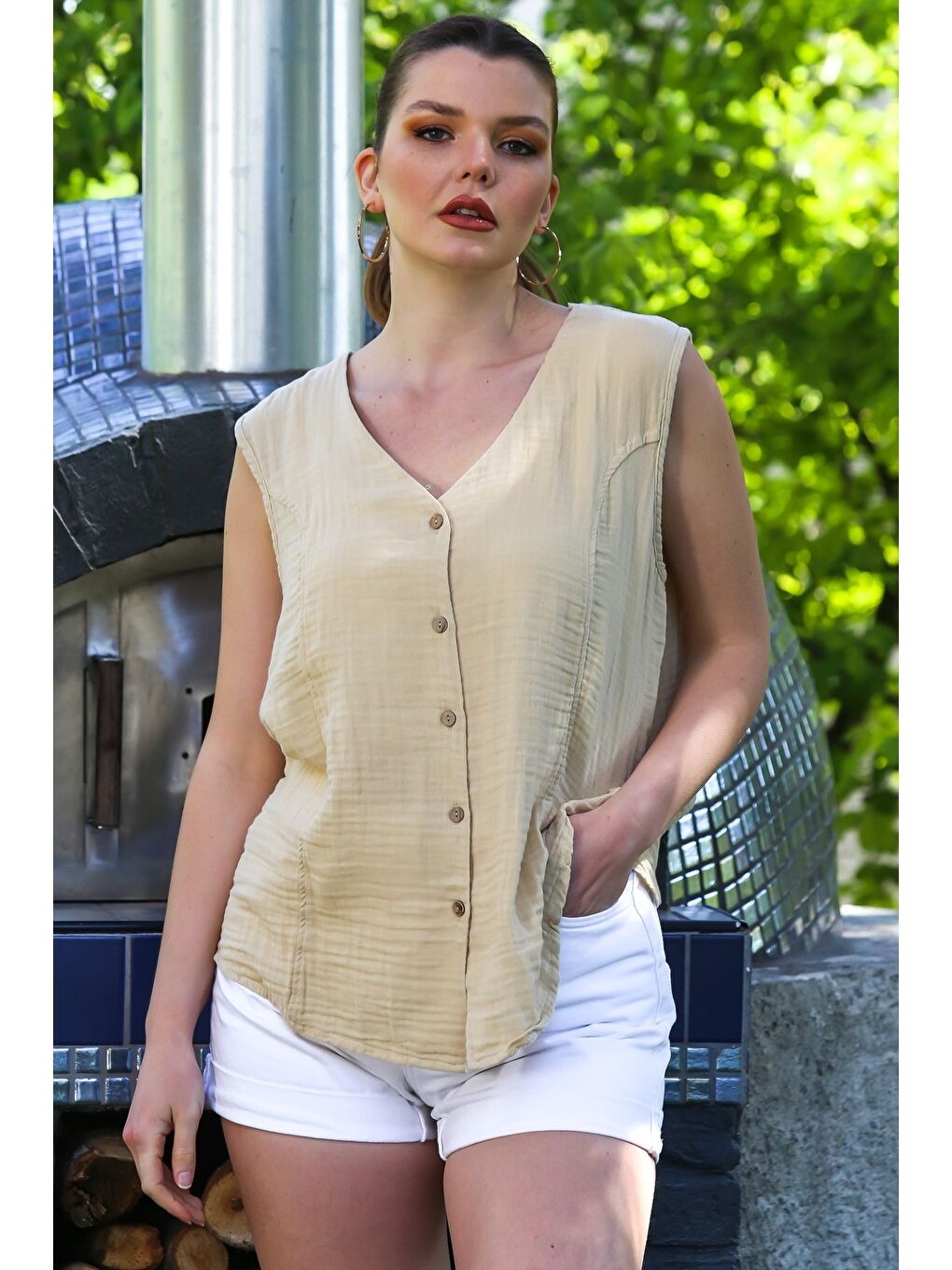 Koyu Bej Hakim Yaka Kolsuz Düğmeli Tek Cepli Casual Müslin Dokuma Bluz 68 60