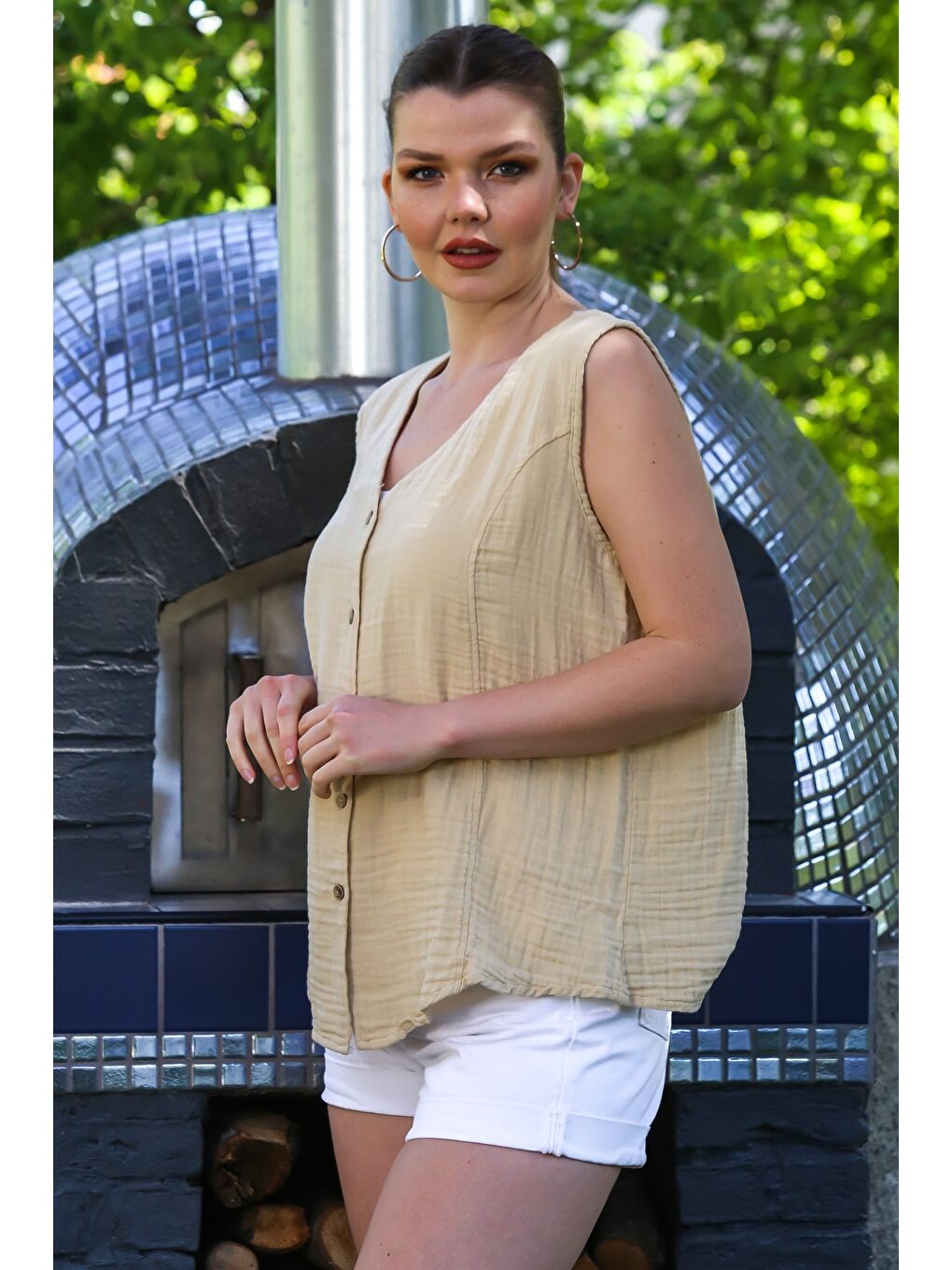 Koyu Bej Hakim Yaka Kolsuz Düğmeli Tek Cepli Casual Müslin Dokuma Bluz 68 60-1