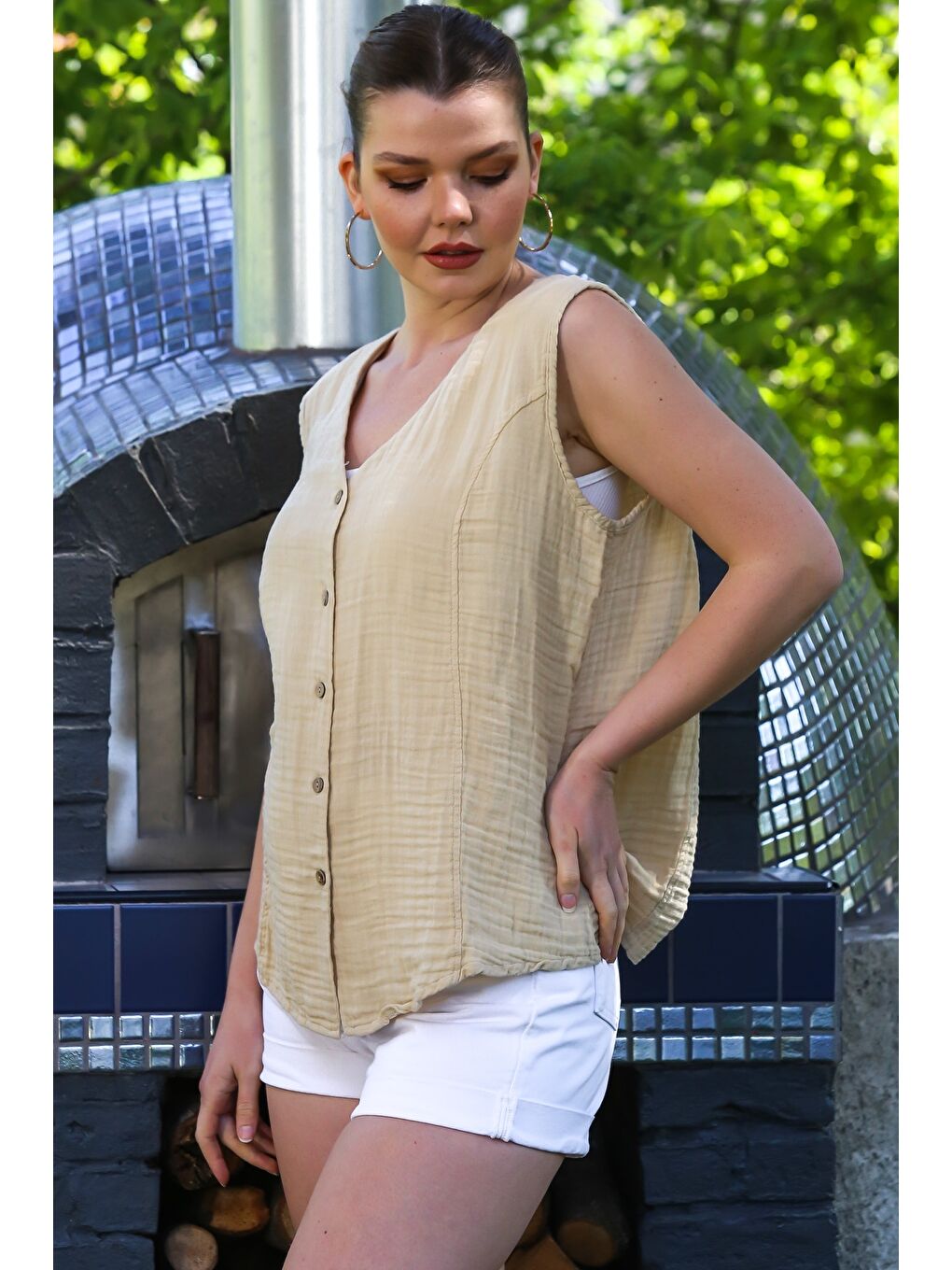 Koyu Bej Hakim Yaka Kolsuz Düğmeli Tek Cepli Casual Müslin Dokuma Bluz 68 60-3