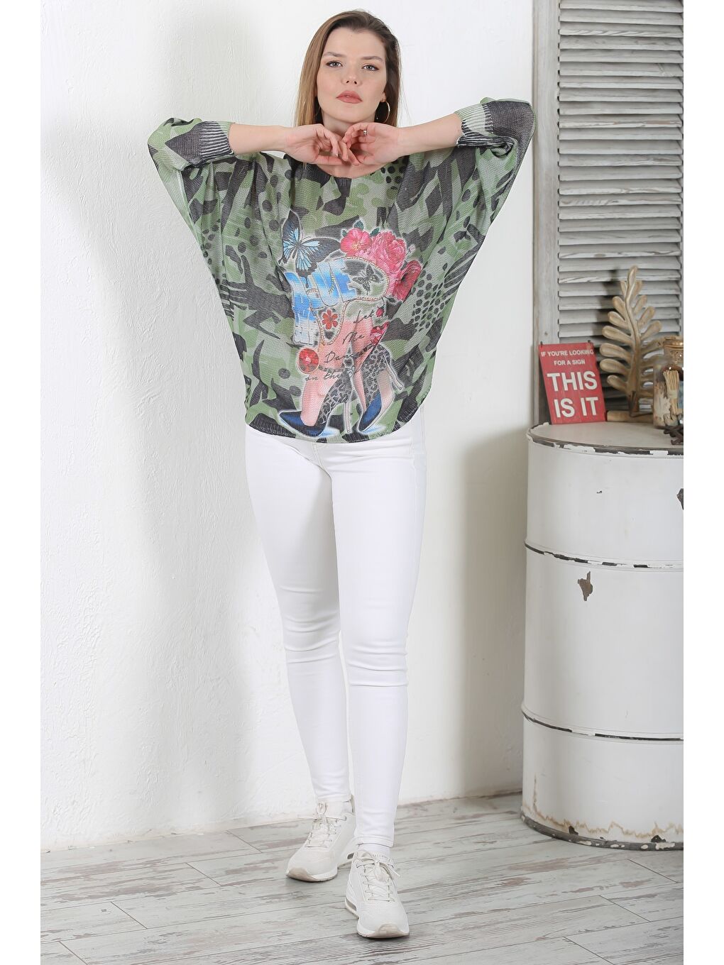 İtalyan Koyu Yeşil Kayık Yaka Yarasa Kol Dijital Baskılı Casual Triko Bluz-4