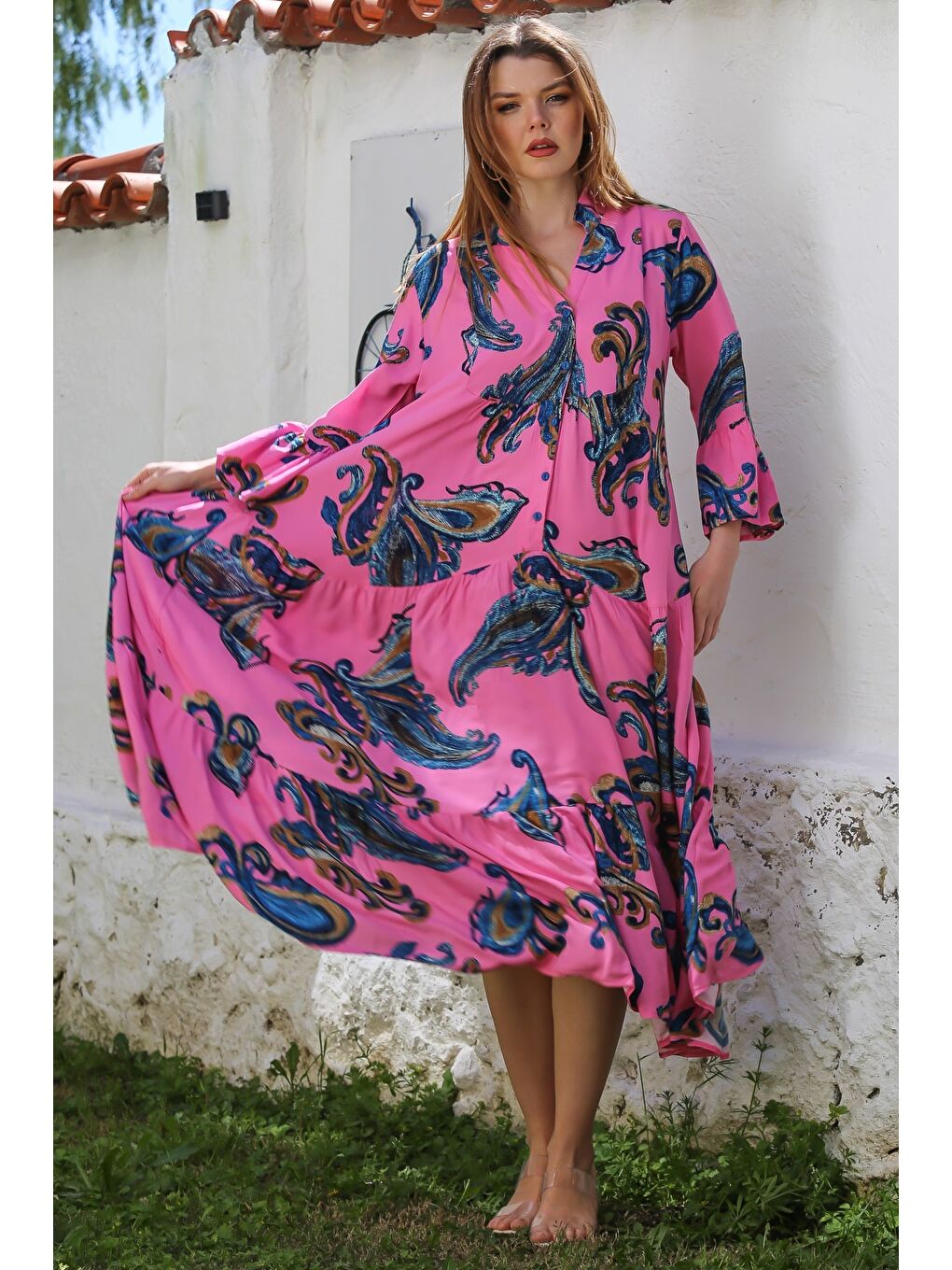 Pembe V Yaka Fırfırlı Kol Şal Desenli Düğmeli Eteği Fırfırlı Casual Viskon Dokuma Elbise 135 60-0