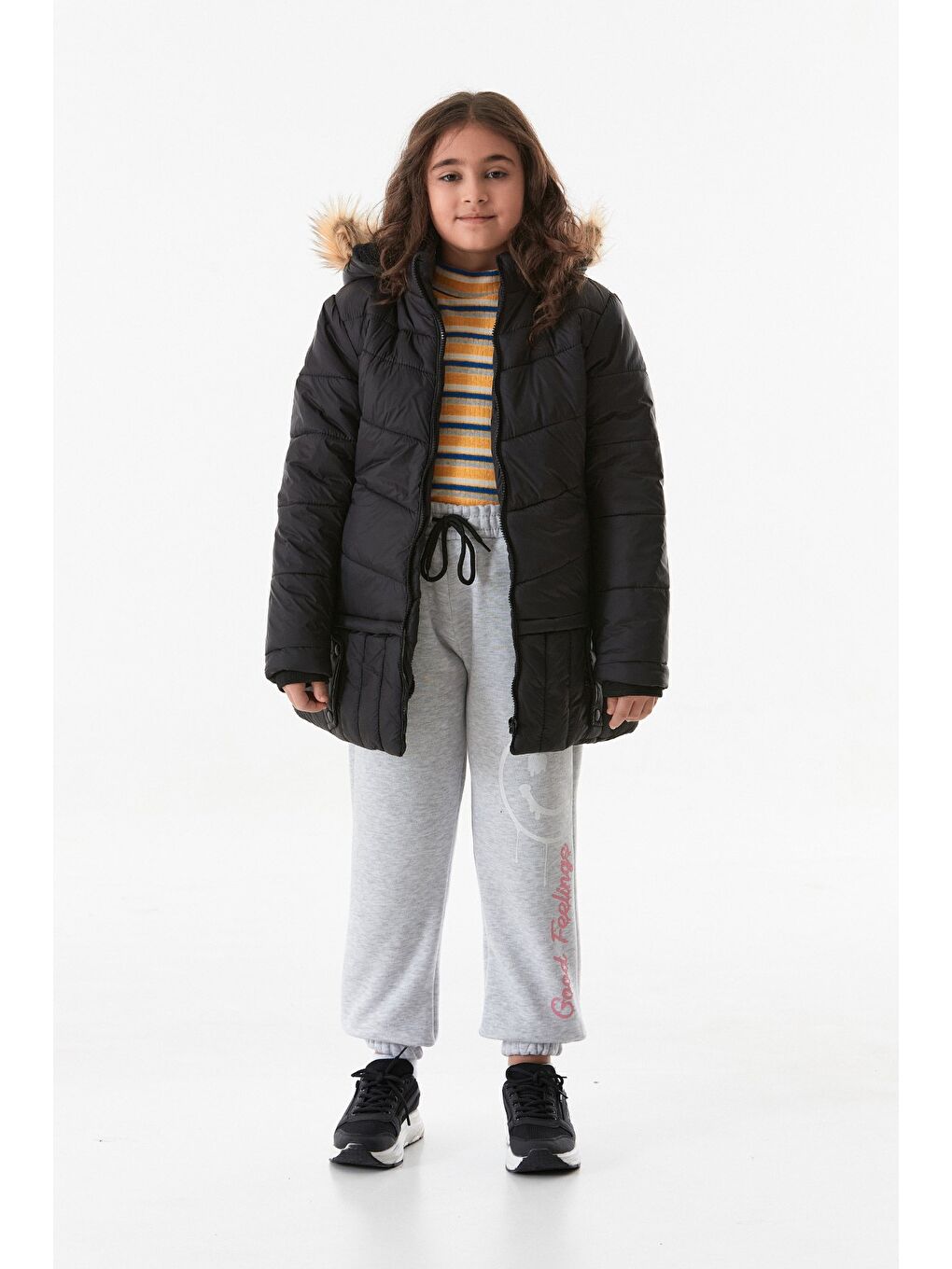Siyah Cebi Fermuarlı Kapüşonlu Kız Çocuk Mont-4