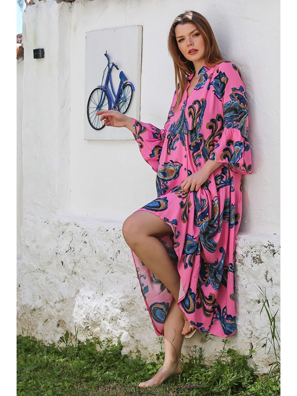 Pembe V Yaka Fırfırlı Kol Şal Desenli Düğmeli Eteği Fırfırlı Casual Viskon Dokuma Elbise 135 60-1