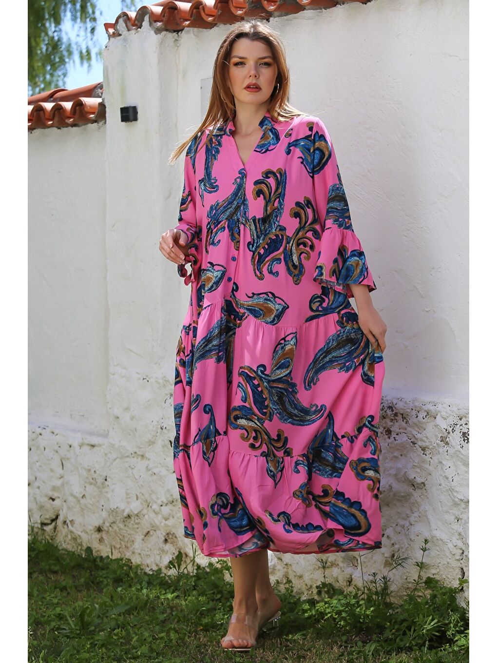 Pembe V Yaka Fırfırlı Kol Şal Desenli Düğmeli Eteği Fırfırlı Casual Viskon Dokuma Elbise 135 60-2