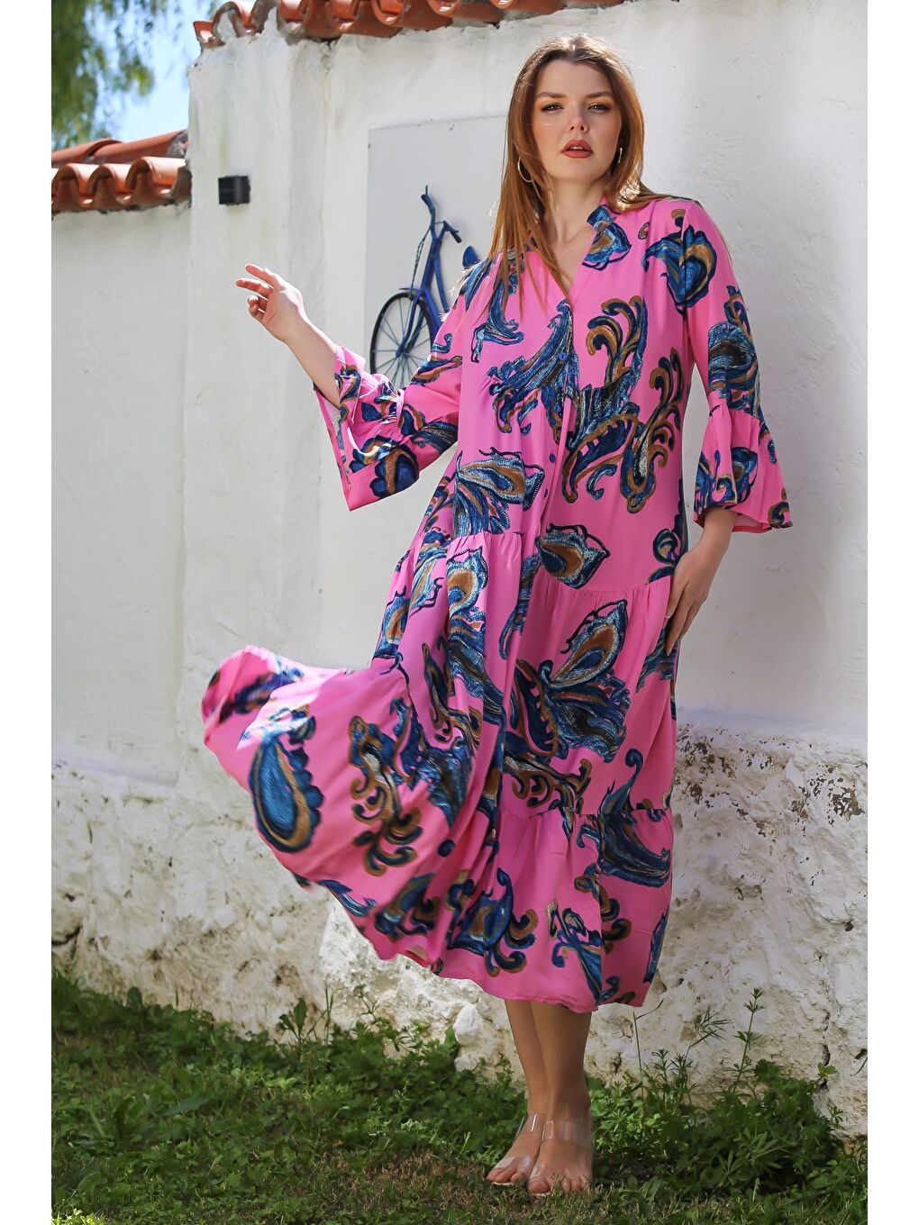 Pembe V Yaka Fırfırlı Kol Şal Desenli Düğmeli Eteği Fırfırlı Casual Viskon Dokuma Elbise 135 60-3