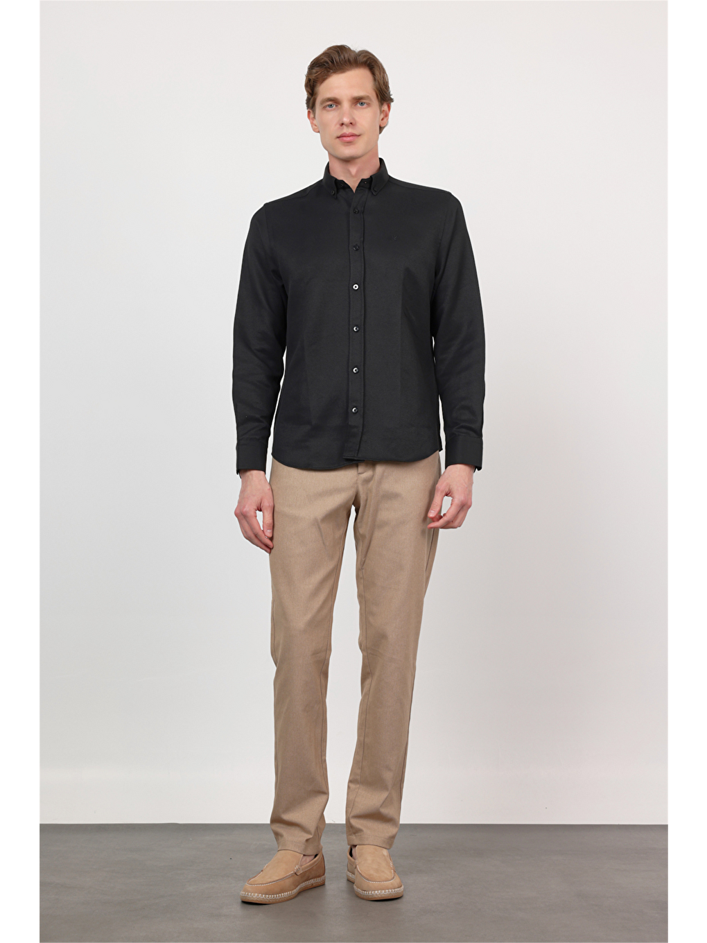Siyah Düğmeli Yaka Uzun Kol Cepsiz Slim Fit Pamuklu Gömlek 1004260203-1
