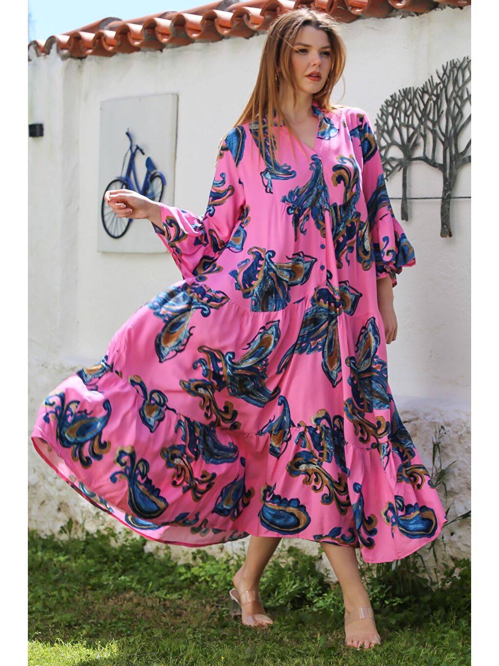 Pembe V Yaka Fırfırlı Kol Şal Desenli Düğmeli Eteği Fırfırlı Casual Viskon Dokuma Elbise 135 60-4