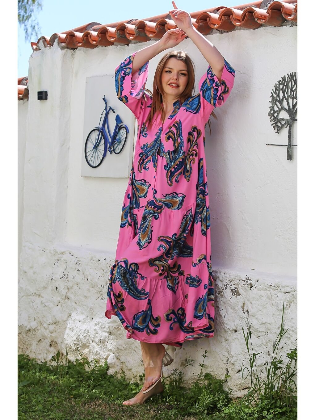 Pembe V Yaka Fırfırlı Kol Şal Desenli Düğmeli Eteği Fırfırlı Casual Viskon Dokuma Elbise 135 60-6