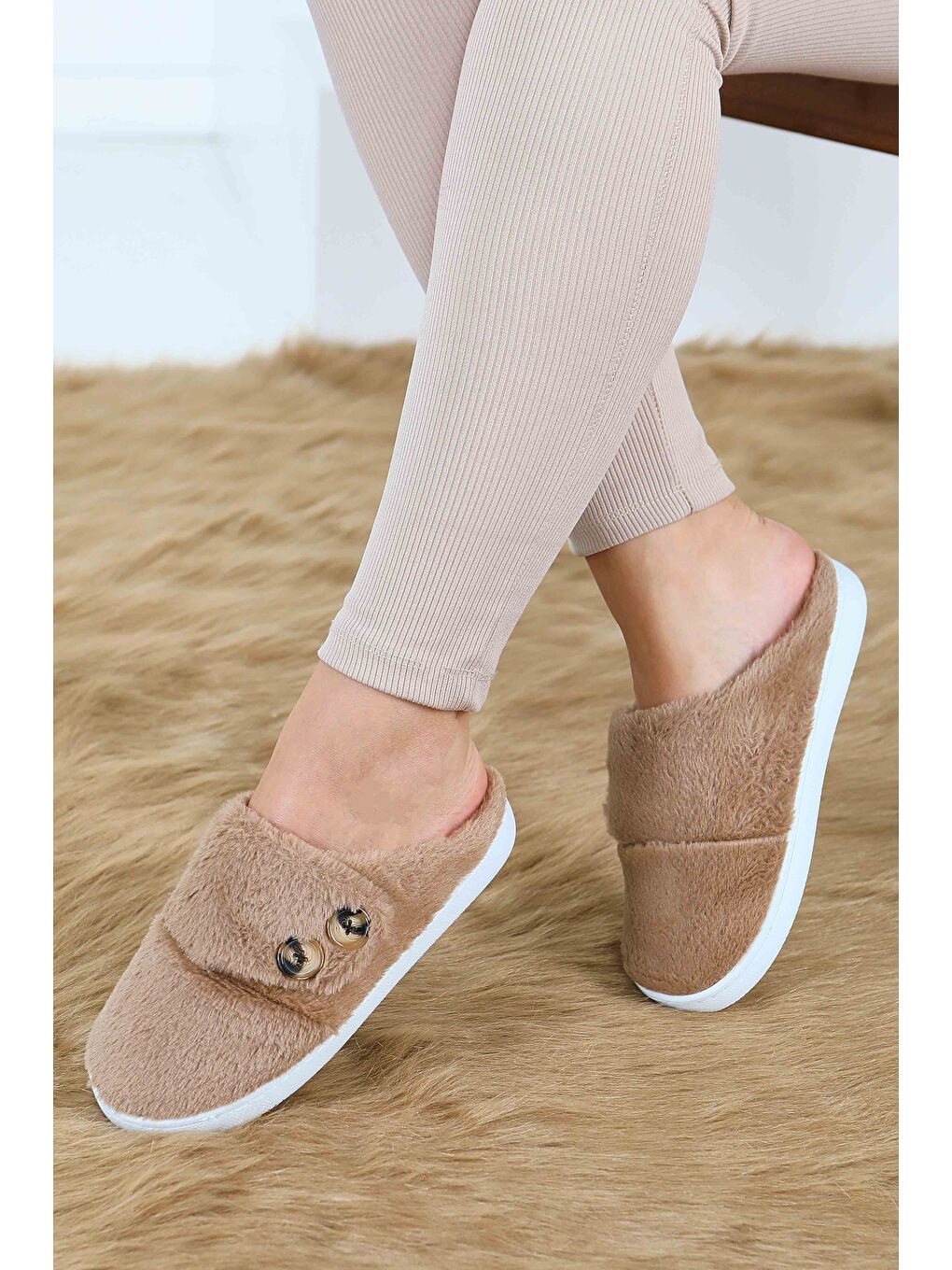 Bej Kadın Vizon Düğmeli Düz Ev Terliği - 27777-VIZON