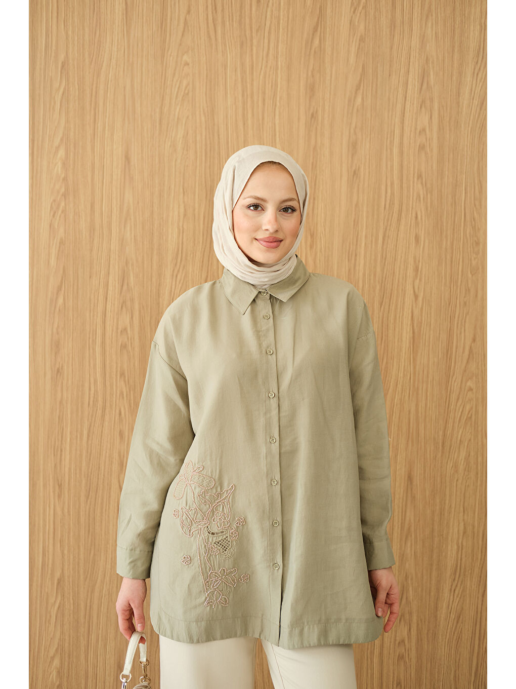 Kadın Boncuk Nakış Detaylı Gömlek Haki Yeşil