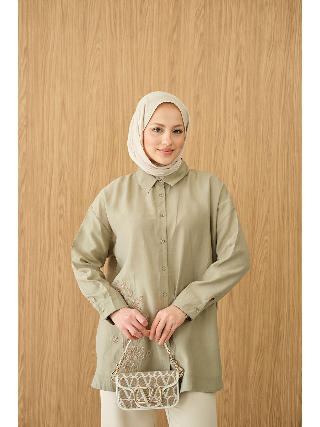 Kadın Boncuk Nakış Detaylı Gömlek Haki Yeşil-1
