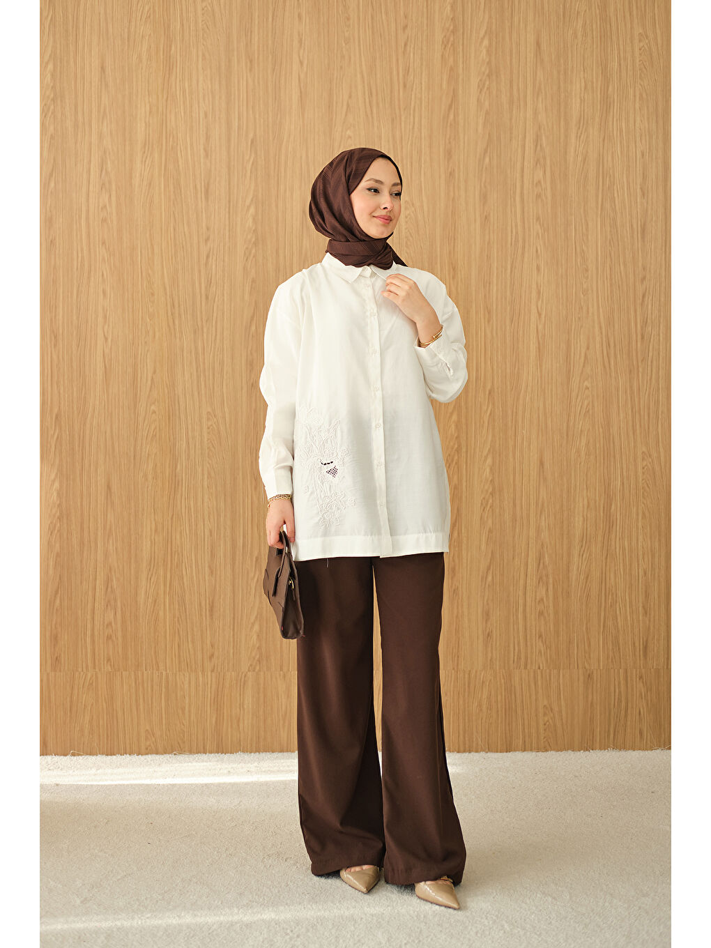 Kadın Boncuk Nakış Detaylı Gömlek Beyaz-2