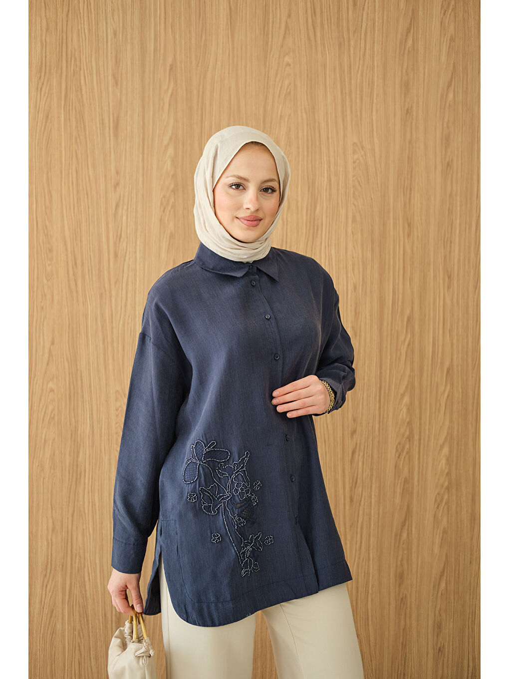 Kadın Boncuk Nakış Detaylı Gömlek Lacivert-1