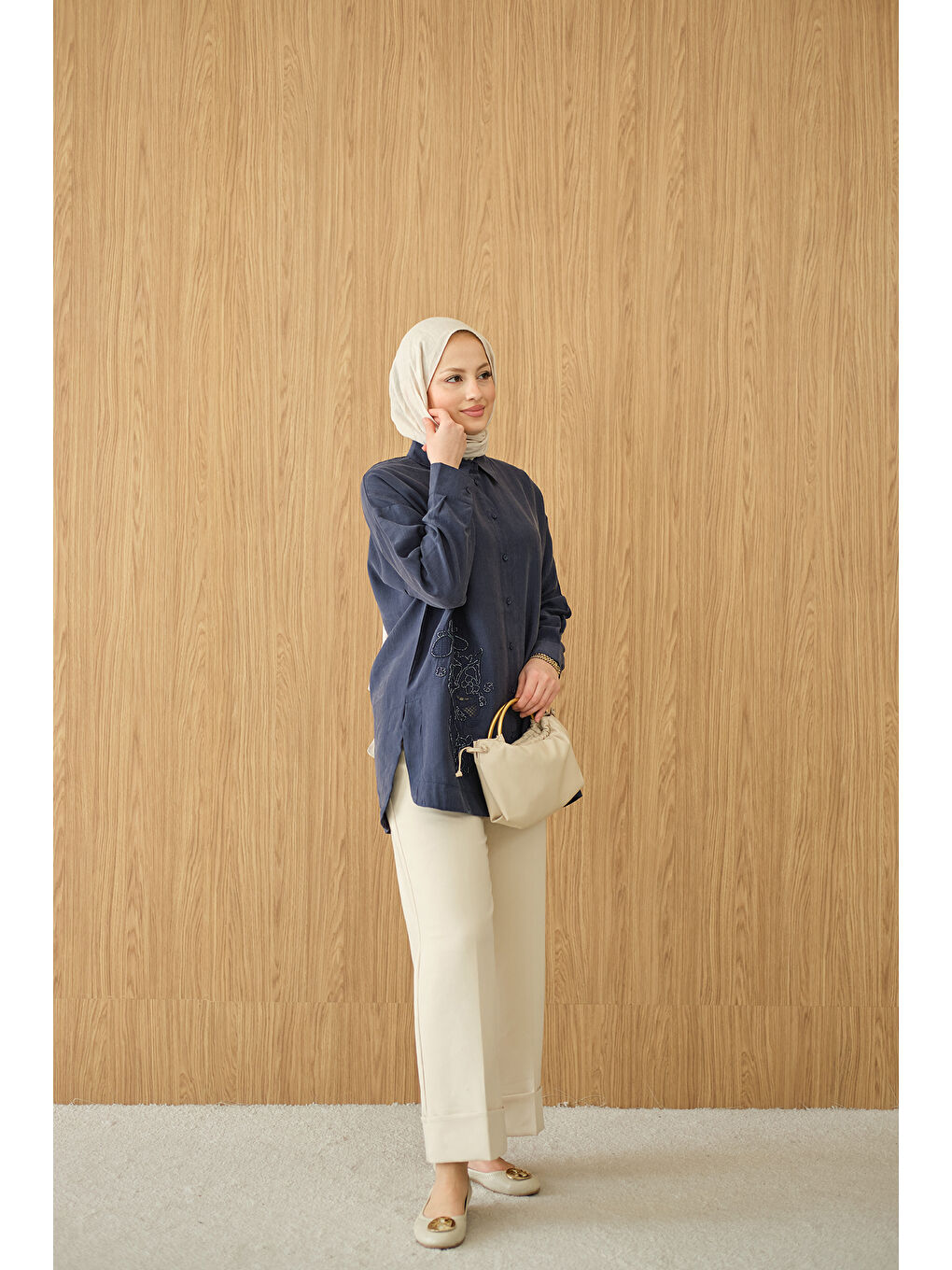 Kadın Boncuk Nakış Detaylı Gömlek Lacivert-2