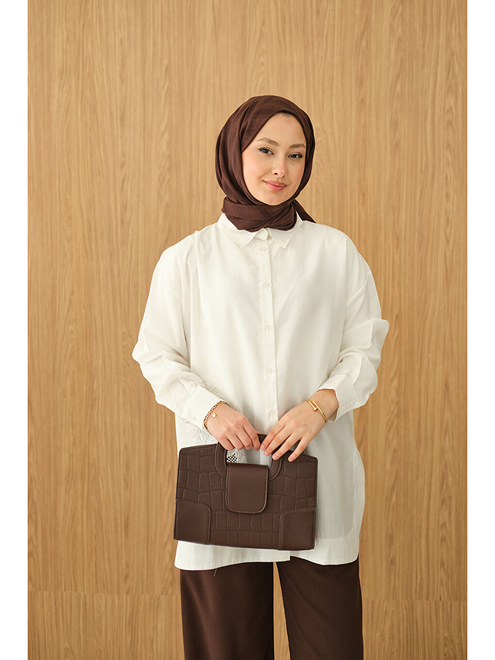 Kadın Boncuk Nakış Detaylı Gömlek Beyaz-3