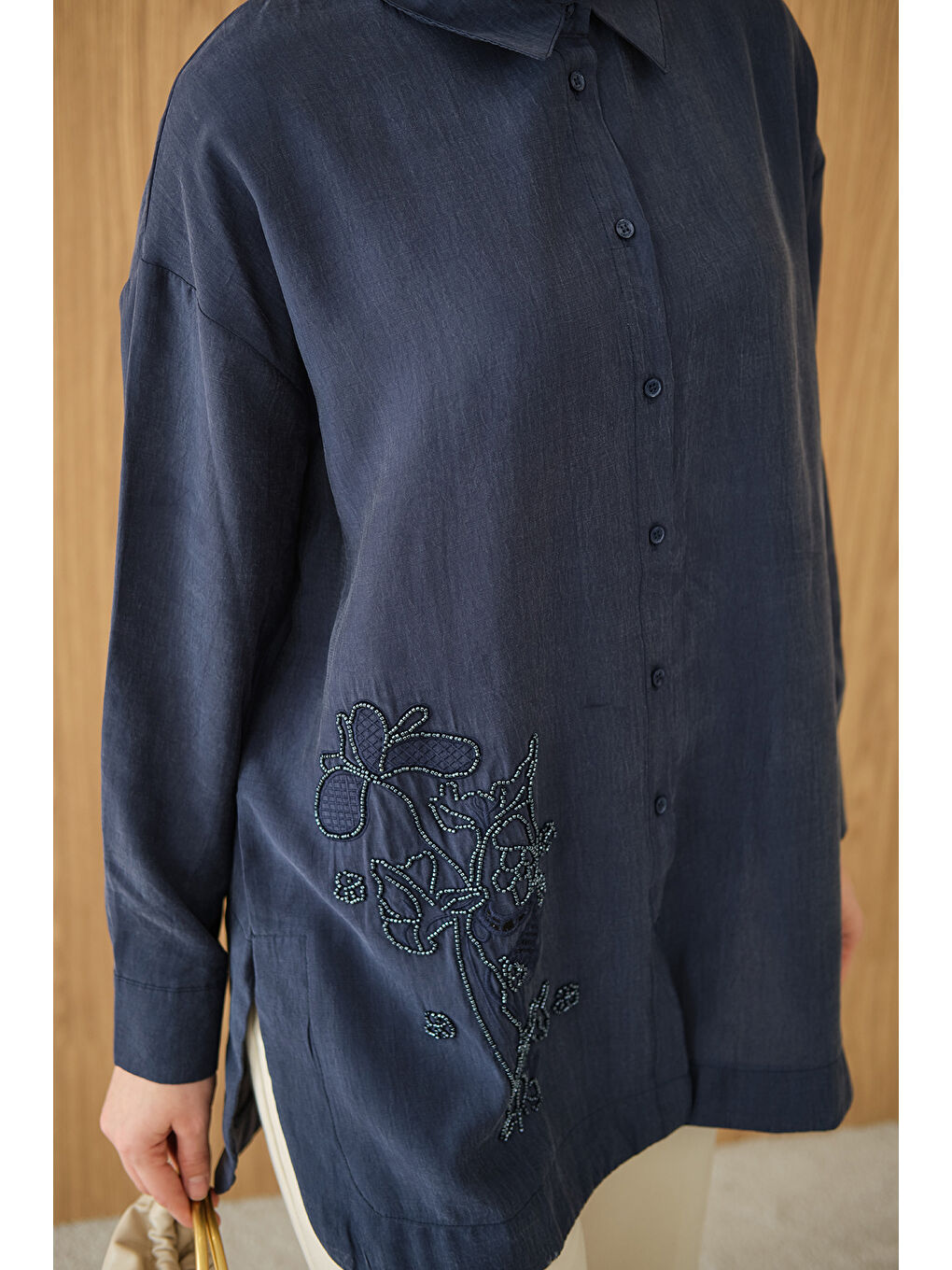 Kadın Boncuk Nakış Detaylı Gömlek Lacivert-4