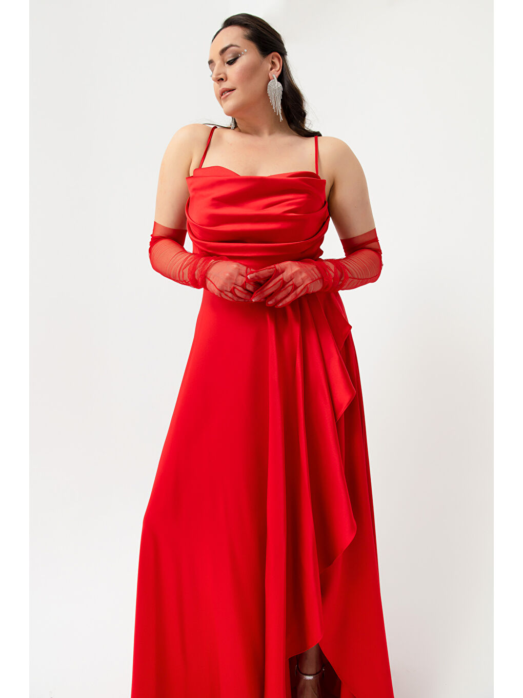 Kadın Kırmızı Volanlı Yırtmaçlı Büyük Beden Saten Abiye Mezuniyet Elbisesi-1