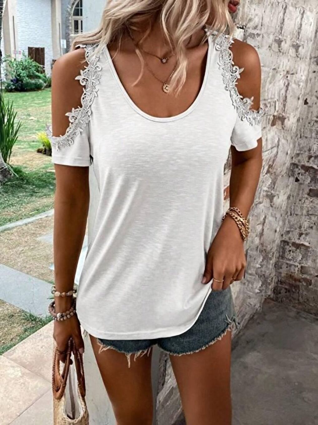 Beyaz Kadın Omuzlardan Açık Yuvarlak Yakalı Viskon Bluz-2