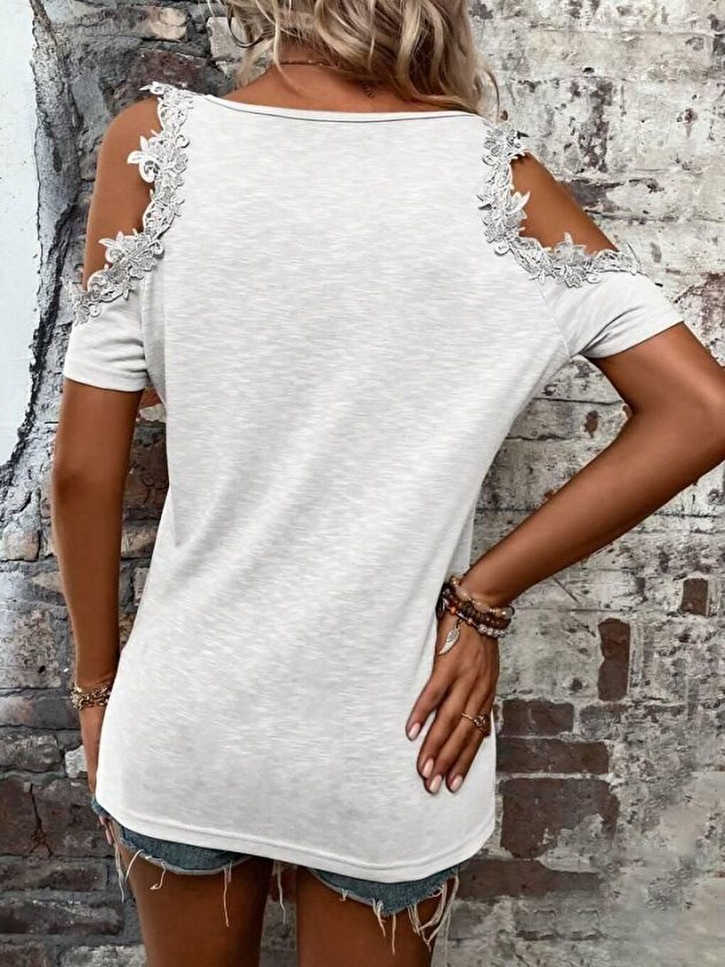 Beyaz Kadın Omuzlardan Açık Yuvarlak Yakalı Viskon Bluz-3