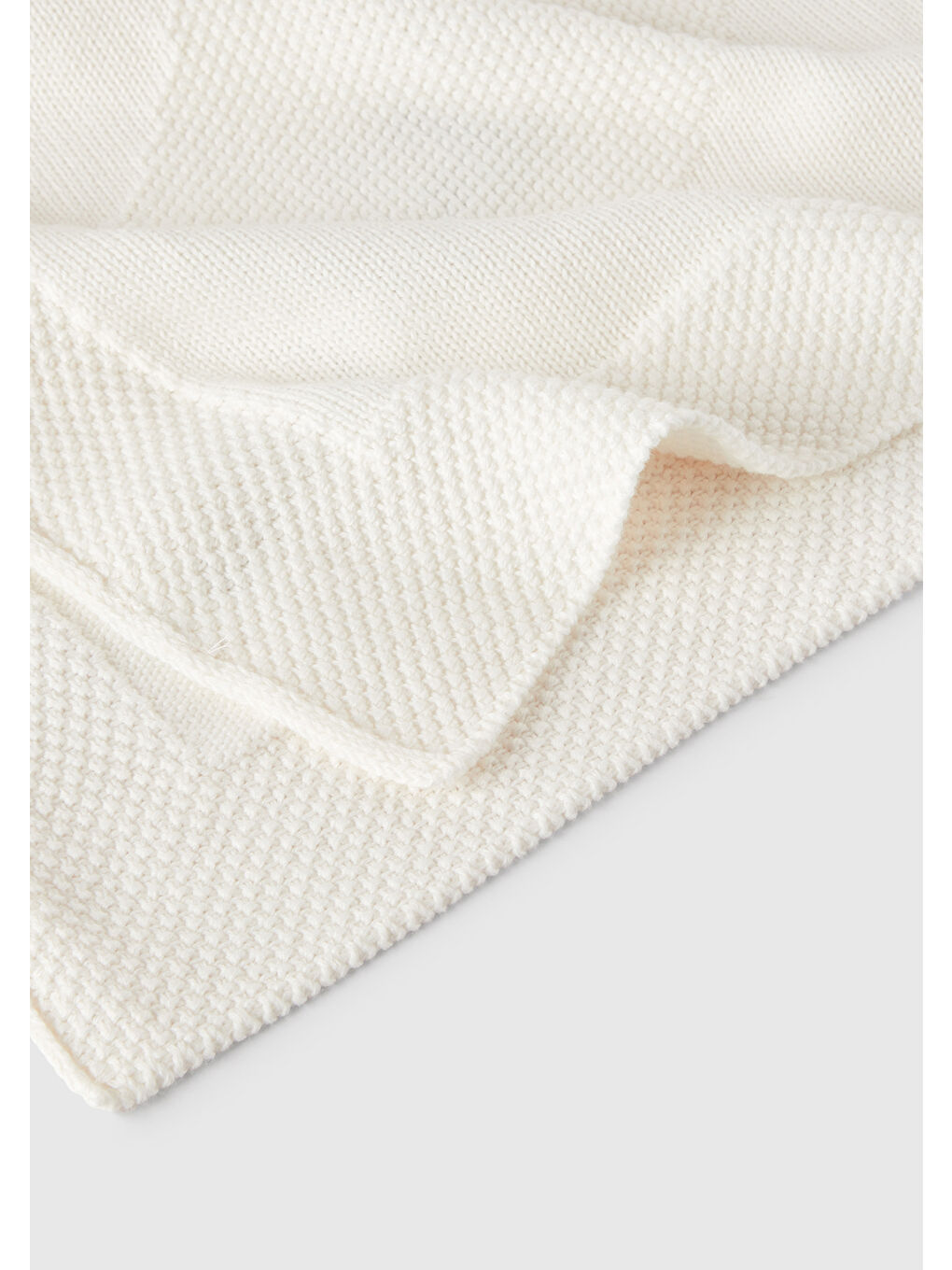 Bebek Beyaz Baklava Desenli ve Tavşan Örgü Detaylı Battaniye-2