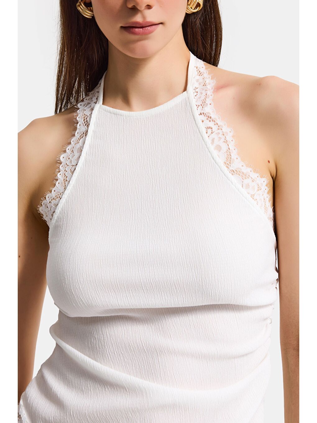 Kadın Beyaz s6-2 Asimetrik Kesim Dantel Detaylı Boyundan Askılı Tasarım Bluz-1