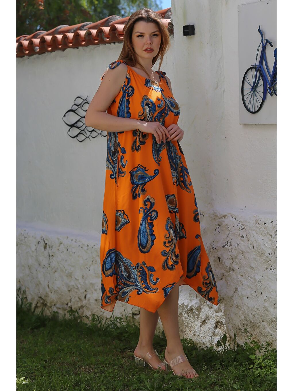 Turuncu Yakasız Askılı Şal Desenli Gizli Cepli Casual Viskon Dokuma Elbise 125 58-2