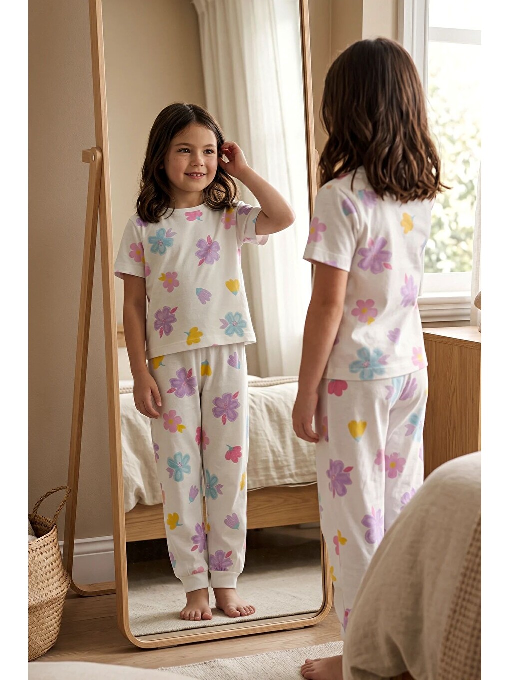 Pastel Renkli Çiçek Desenli Beyaz Kız Çocuk %100 Pamuk Pijama Takımı-1