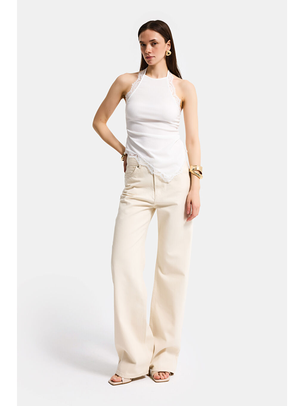 Kadın Beyaz s6-2 Asimetrik Kesim Dantel Detaylı Boyundan Askılı Tasarım Bluz-4