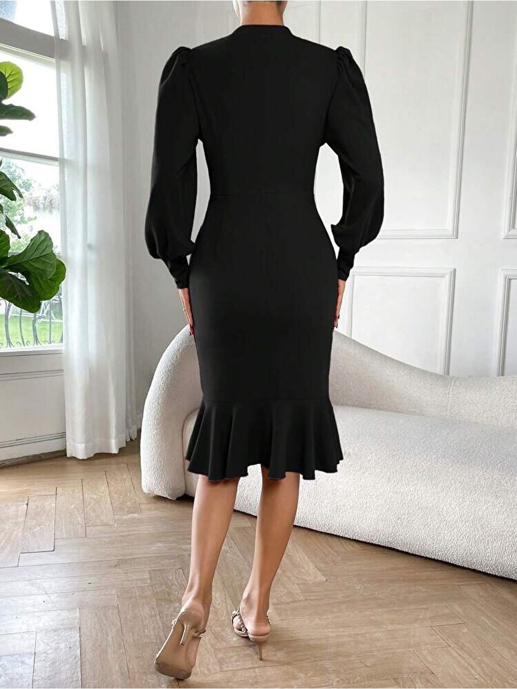 Siyah Kadın Uzun Kollu Yarı Balıkçı Yaka Etek Ucu Fırfır Detaylı Midi Ithal Krep Elbise-1
