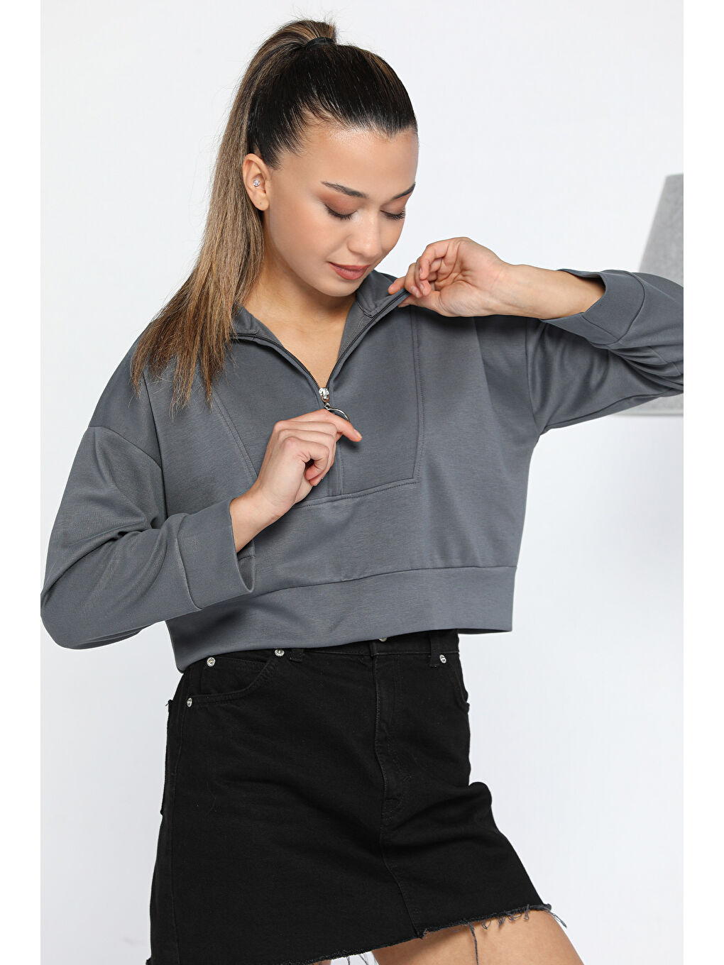 GÜLSELİ Füme Oysho Kumaş Fermuar Detaylı Kadın Crop Top Sweatshirt - 1