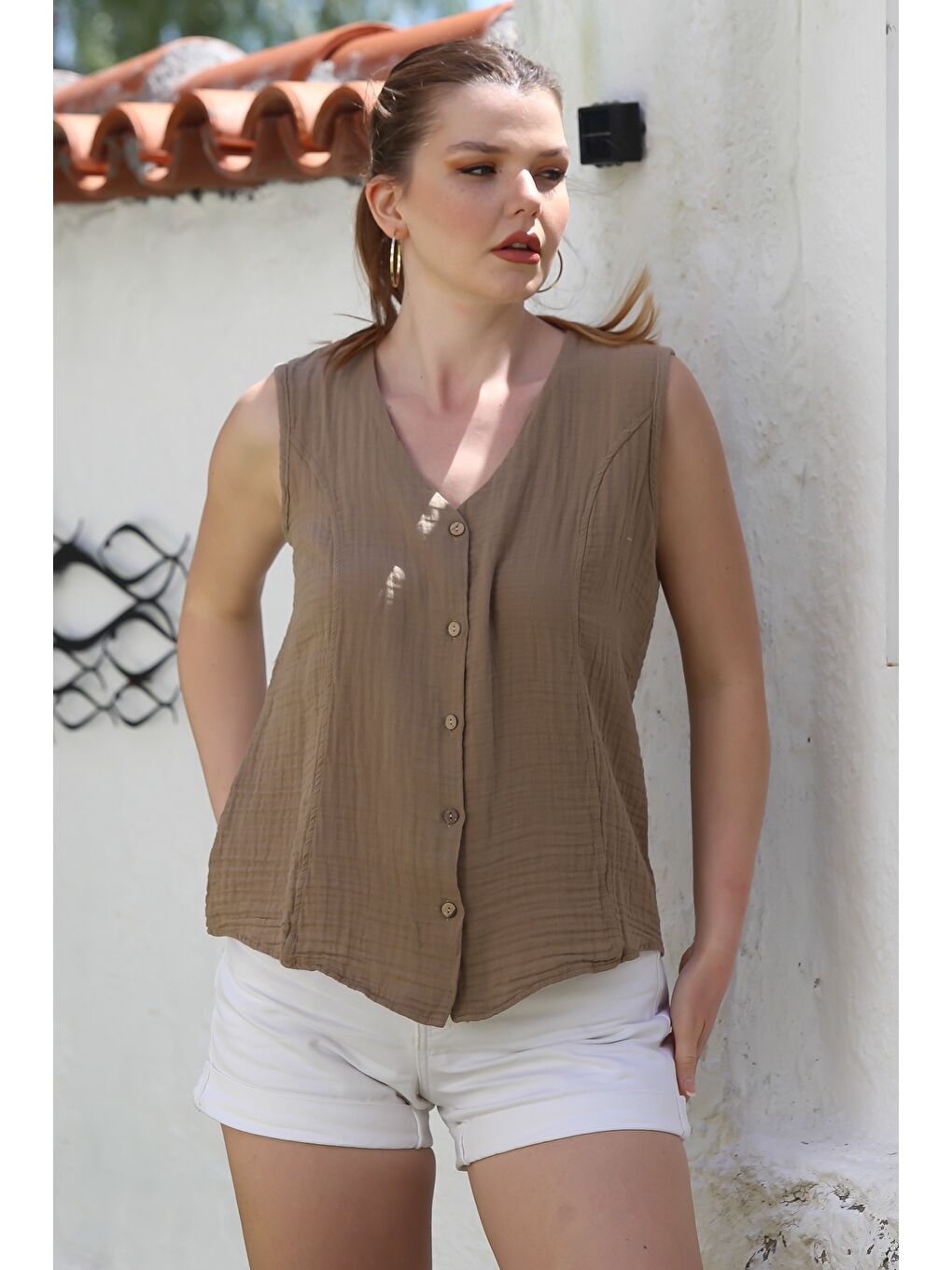 Kahverengi Camel V Yaka Kolsuz Düğmeli Casual Müslin Dokuma Bluz 70 60