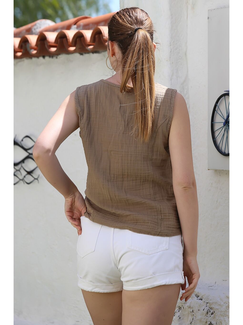 Kahverengi Camel V Yaka Kolsuz Düğmeli Casual Müslin Dokuma Bluz 70 60-3