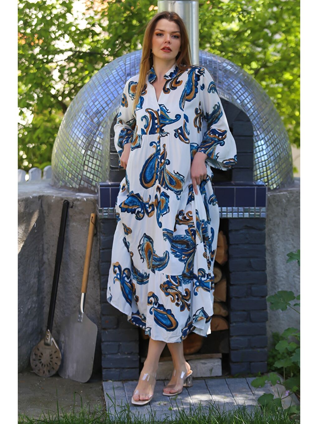 Beyaz V Yaka Fırfırlı Kol Şal Desenli Düğmeli Eteği Fırfırlı Casual Viskon Dokuma Elbise 135 60-2