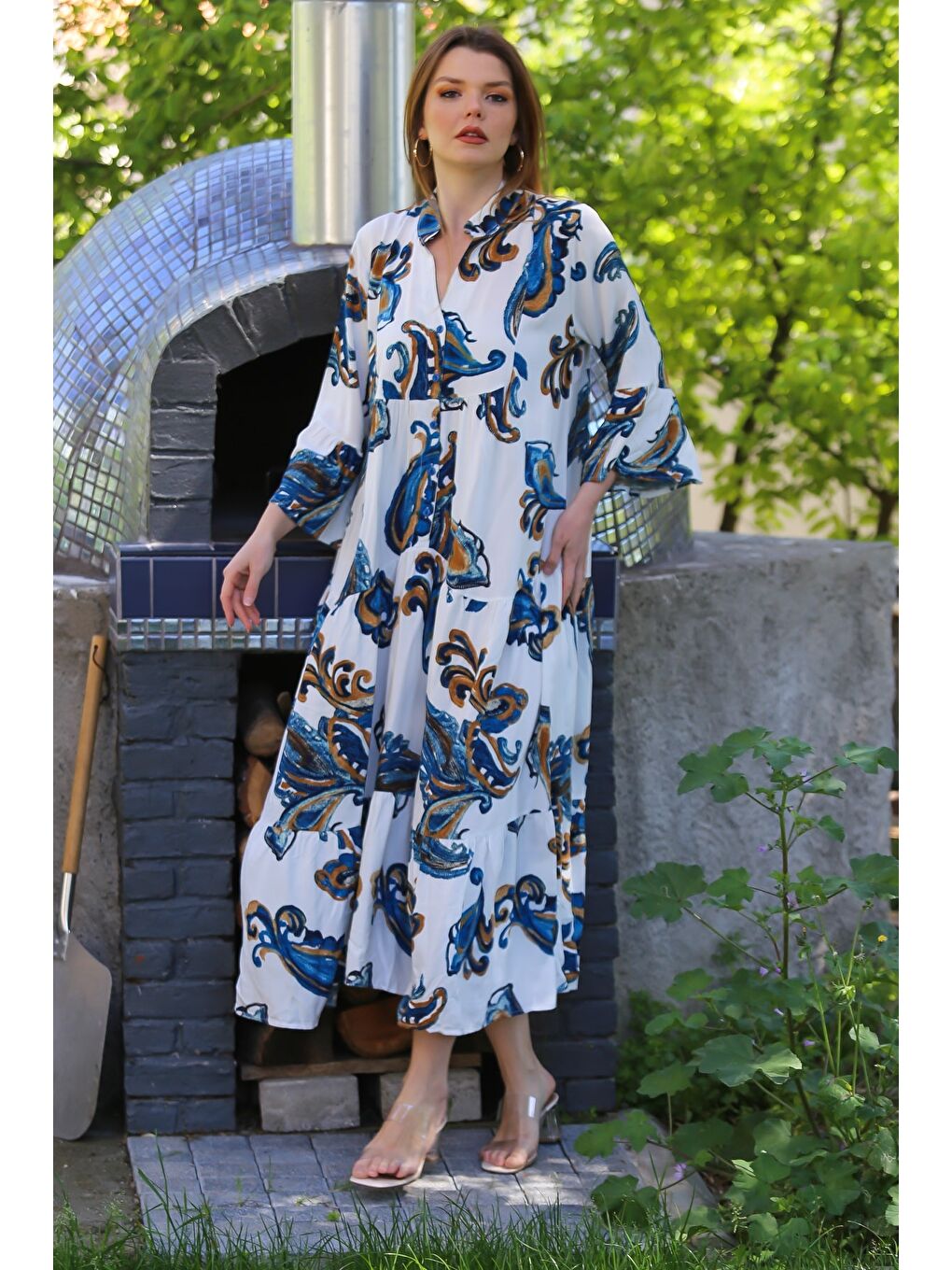 Beyaz V Yaka Fırfırlı Kol Şal Desenli Düğmeli Eteği Fırfırlı Casual Viskon Dokuma Elbise 135 60-3