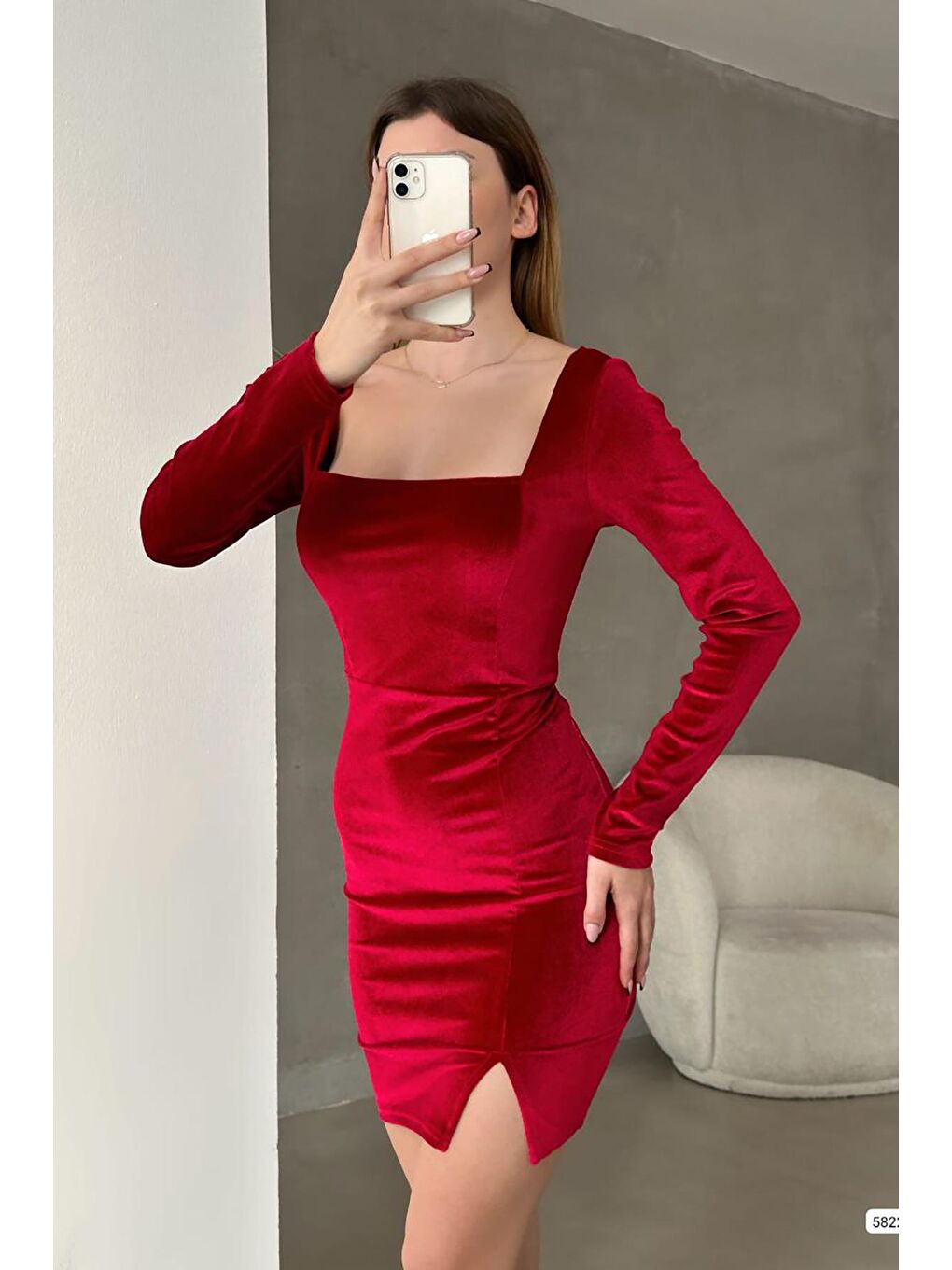 Bordo Kadife Kumaş Yırtmaç Detaylı Uzun Kollu Mini Elbise-1